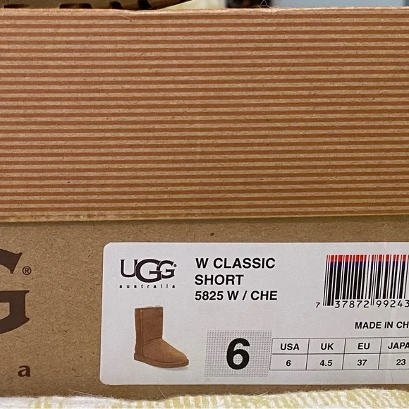 Classic short mini UGGs in Chestnut - Picture 5 of 9